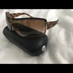 Channel tort/gold sunglasses. Like new